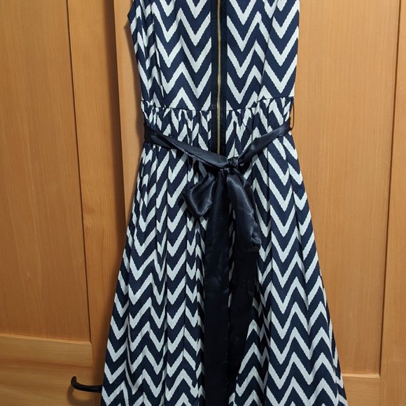NWT La Pateau Dress, Navy Chevron Sz 38 - Picture 2 of 4